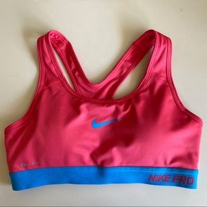 Nike pro Sports Bra w/ Pads!